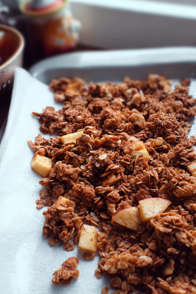 apple cinnamon granola